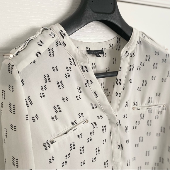 Dynamite | Classic Minimal Pattern White Blouse - Picture 2 of 7